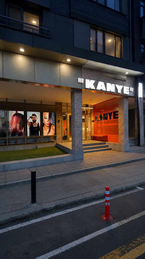 KANYE снаружи